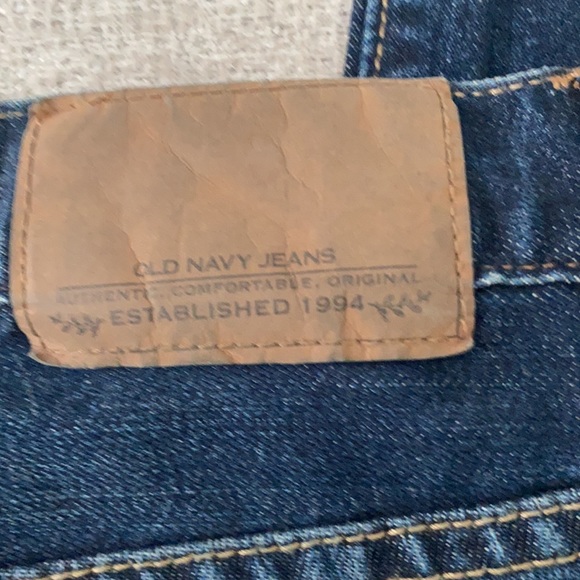 Old Navy skinny jeans. Size 32/32 - Picture 9 of 10